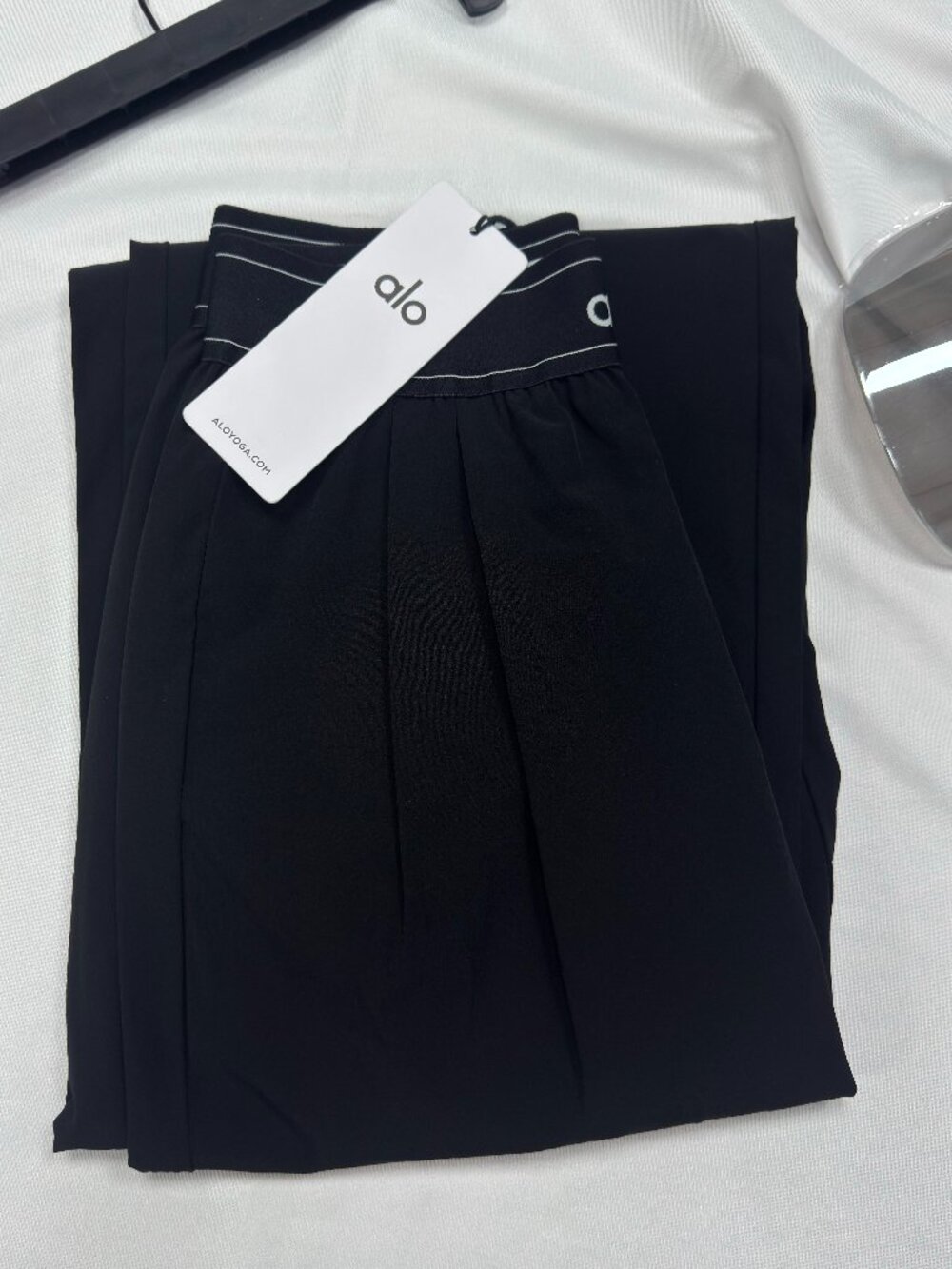 Clean Girl Essential🥳ALO Yoga Suit Up Trouser Black Wide Leg Pants🎈NWT - Picture 5 of 8